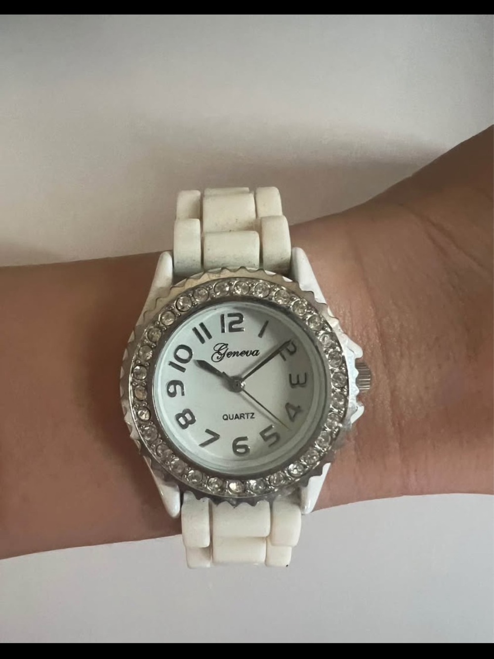 Geneva White Crystal Bezel Women's Watch